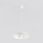Biała lampa wisząca nad szafkę nocną Babel - szeroki talerzowy klosz z metalu