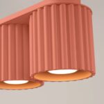 Brzoskwiniowa lampa sufitowa Aura 2 Maxi - dwie ryflowane tuby - do niskich pomieszczeń