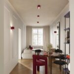 Burgundowy spot sufitowy Aura Mini - z ryflowanego aluminium - do małego salonu