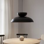 Czarna lampa wisząca do jadalni Mega - metalowy klosz w kształcie kopuły