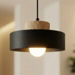 Czarna lampa wisząca do kuchni Kivi 20 - klosz z teksturowanym drewnem