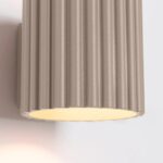 Kaszmirowy kinkiet na schody Aura Maxi ryflowany - światło góra-dół