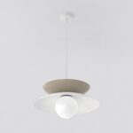 Lampa wisząca do jasnego salonu Nagoya - metalowe dyski i klosz kula - biały i beżowy