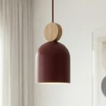 Lampa wisząca nad wyspę Mesi burgund - metalowy klosz z drewnianym elementem