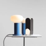 Mała lampka na stolik Flo Sky 19 niebieska - szklany opalowy klosz