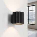 Mały czarny kinkiet Aura Maxi - ryflowana tuba - góra-dół