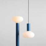 Niebieska lampa wisząca nad blat Flo Sky 26 - owalny dmuchany szklany klosz