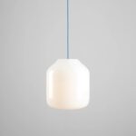 Nowoczesna lampa wisząca nad stół Flask Sapphire 27 - niebieskie zawieszenie - opalowy szklany klosz