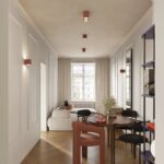 Podwójna lampa podsufitowa do małego salonu Aura 2 Maxi jasnobrązowa - ryflowane klosze - aluminiowa