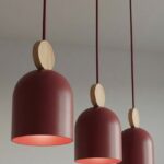 Potrójna lampa wisząca do kuchni Mesi 3 burgundowa - metalowe klosze z dodatkiem drewna