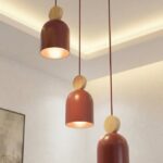 Potrójna lampa wisząca do salonu Mesi 3 Premium bordowa - metalowe klosze z drewnem