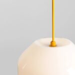 Żółta lampa wisząca nad blat do kuchni Flask Mimosa 18 - mleczny szklany klosz