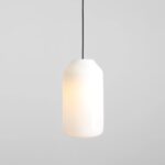 Zwis sufitowy Flask Orchid 19 - smukły mleczny klosz - czarne zawieszenie - Aldex