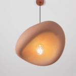 Lampa Terra terracotta – organiczna forma i ciepłe światło do wnętrz japandi