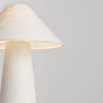 Lampa stołowa Aurea do sypialni - stożkowy lniany abażur i spokojne światło