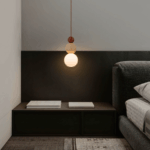 lampa wisząca z kloszem kulą i dekoracyjnymi kulkami z trawertynu i drewna - designerska lampa do sypialni