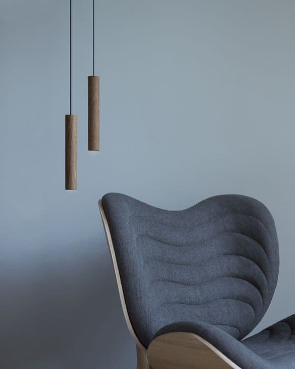 brązowa lampa wisząca z drewna -aranżacja nowoczesna, skandynawska