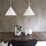 stożkowe lampy wiszące nad stół , białe - aranżacja jadalnia