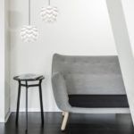 lampa wisząca w stylu skandynawskim -aranżacja salon scandi