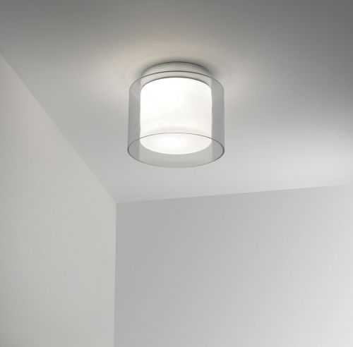 łazienkowa lampa sufitowa z transparentnym kloszem