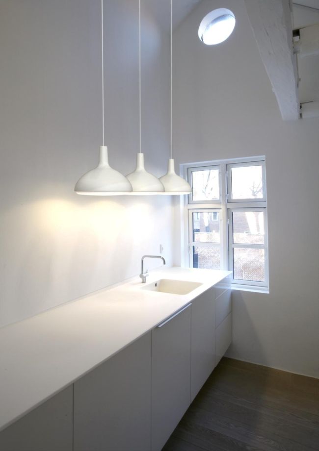 aranżacja - biała lampa wisząca do kuchni