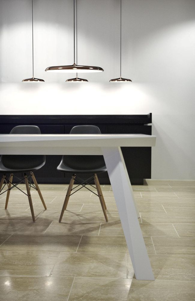cienka lampa wisząca do zawieszenia nad stół, styl nowoczesny
