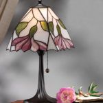 Duża lampa stołowa Botanica - Interiors - szkło, Tiffany na komodę