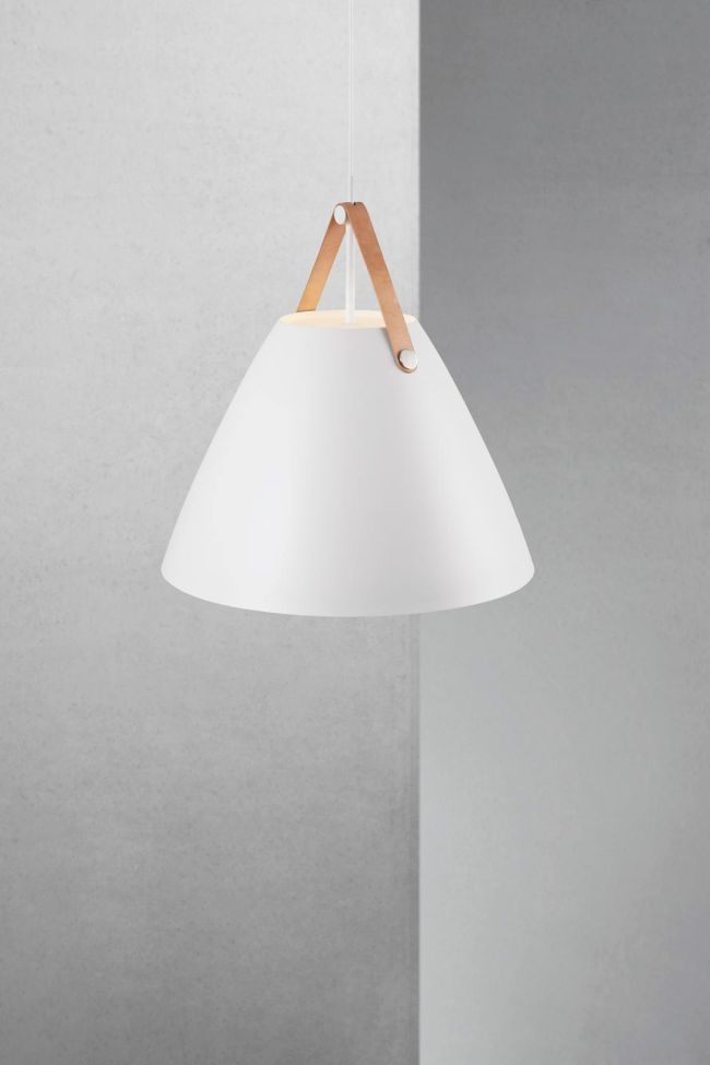 biała lampa nowoczesna z białym kloszem stożek