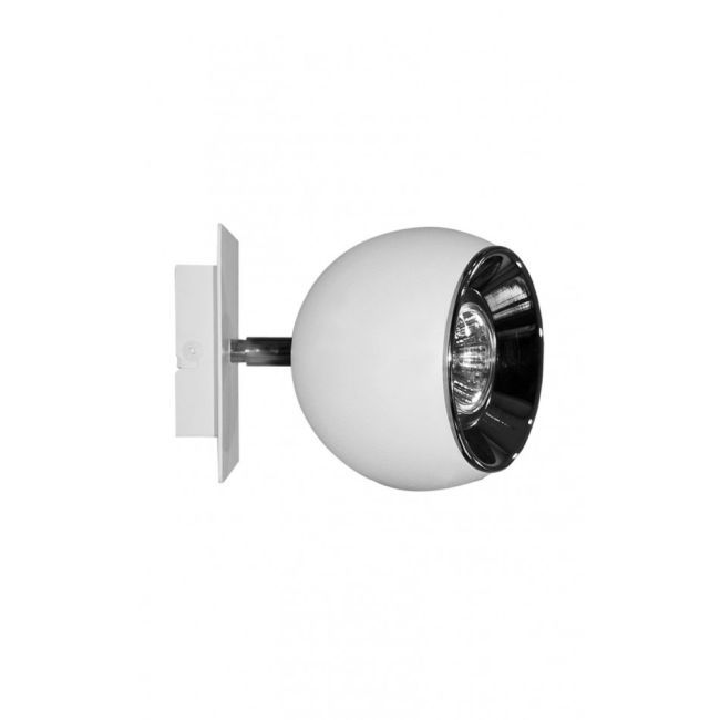 biała lampa ścienna z matowym kloszem w kształcie kuli