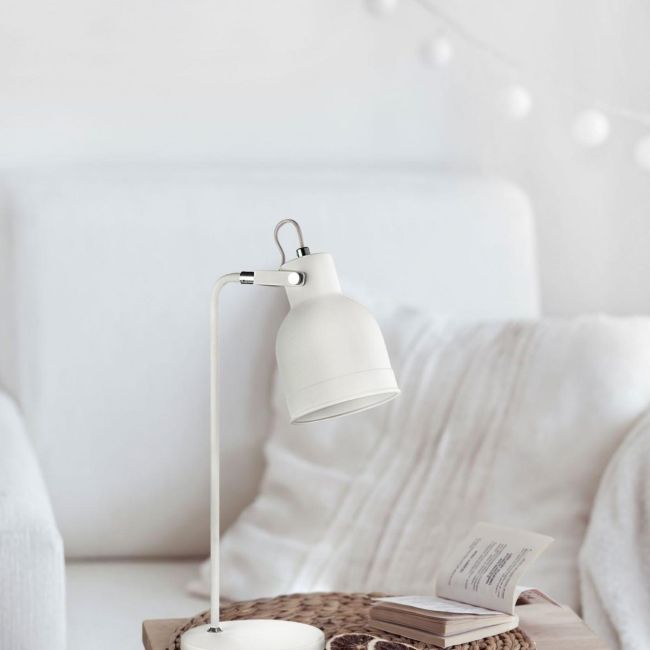 aranżacja - lampa minimalistyczna biała o matowym wykończeniu
