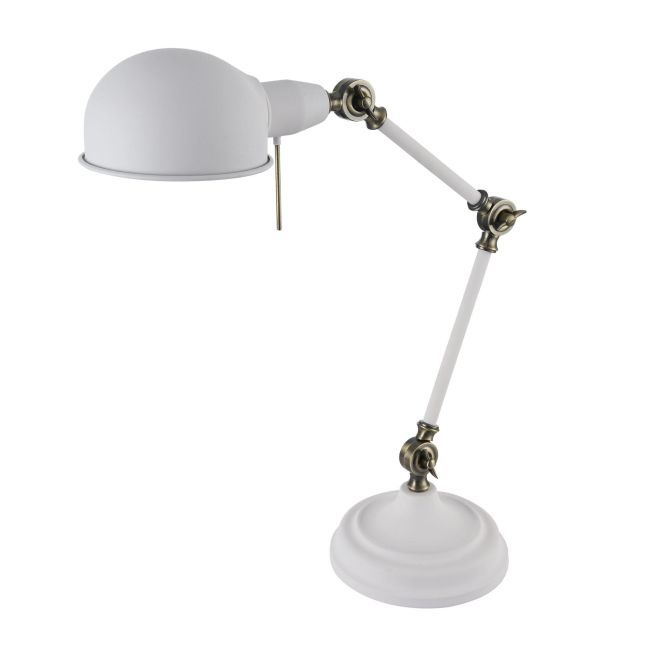 lampa biurowa ma eleganckie matowe wykończenie w kolorze białym i chromowane metalowe detale