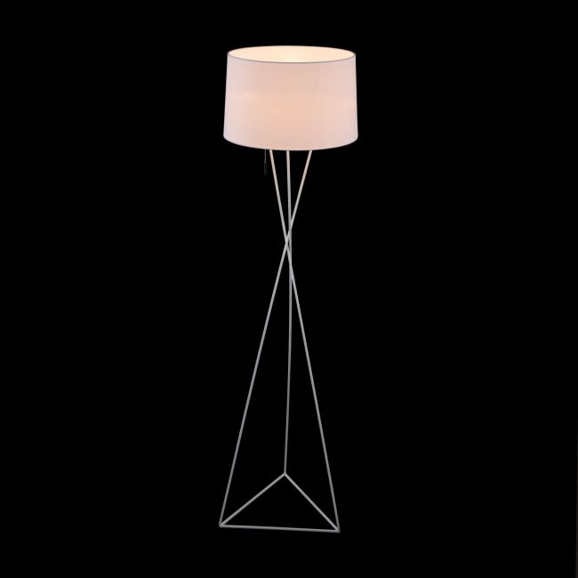 skandynawska lampa podłogowa w kolorze białym z koralikowym włącznikiem