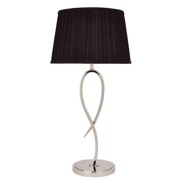 lampa podłogowa w nowoczesnym stylu w kolorze chromu