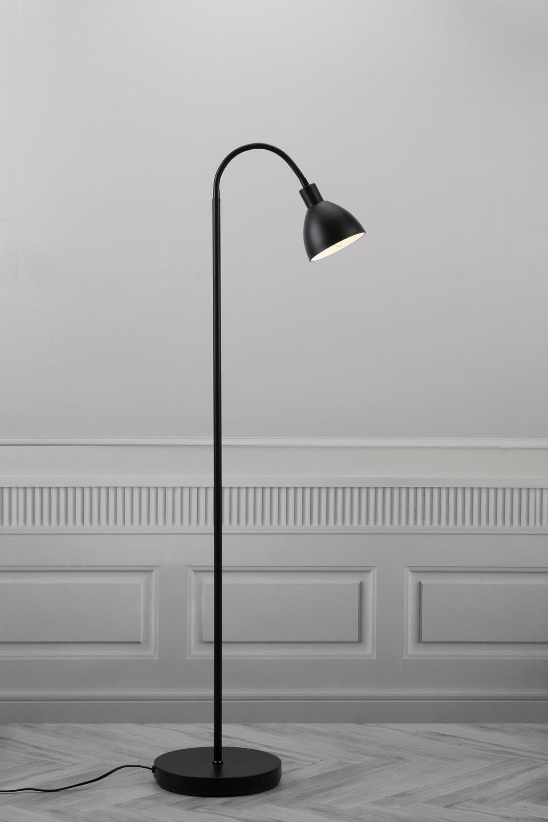 Metalowa lampa stojąca do salonu - czarna Ray