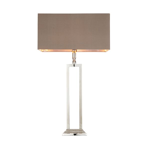 srebrna lampa stołowa z beżowym materiałowym kloszem