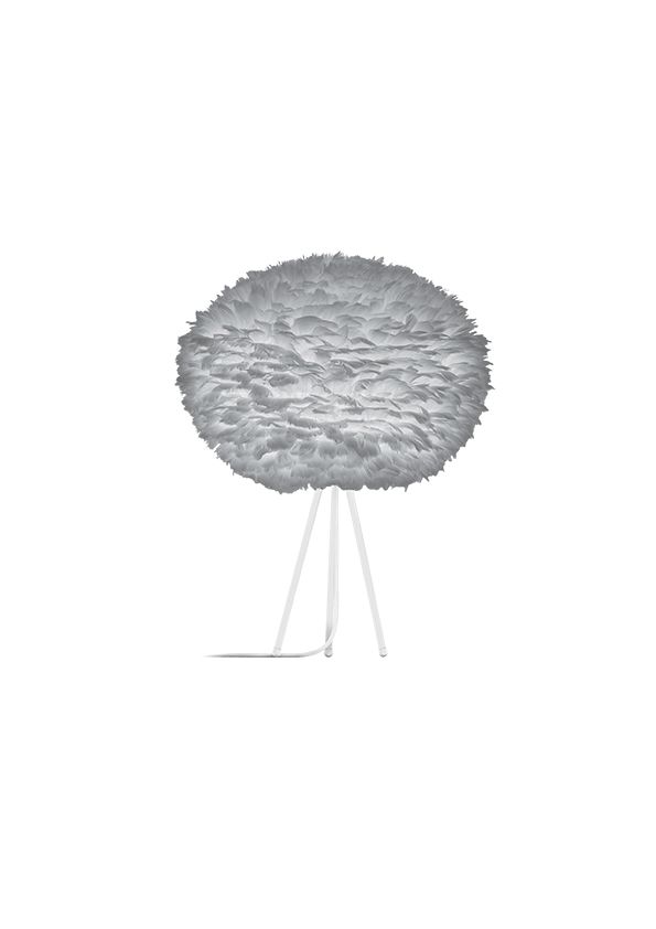 lampa stołowa w stylu skandynawskim, biały trójnóg i szary klosz z piór