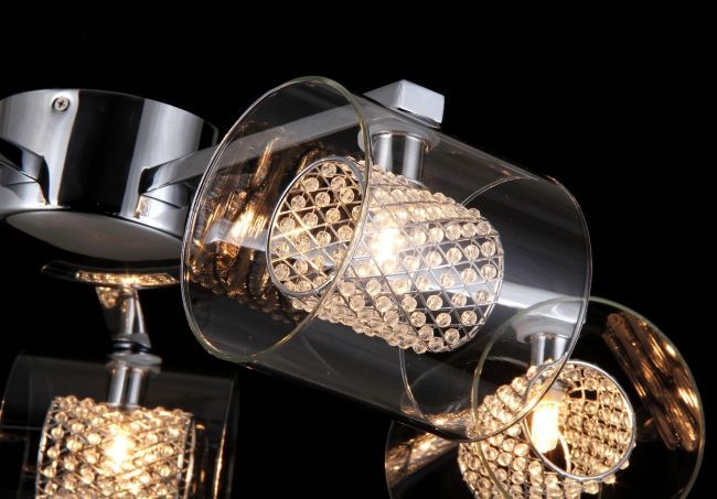 lampa sufitowa ze szklanymi kloszami i kryształami