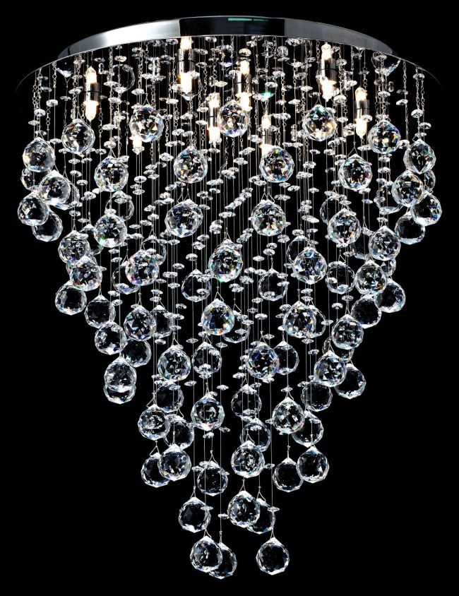 lampa sufitowa z wiszącymi małymi kulkami z kryształów srebrna
