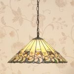 kolorowa lampa z wzorzystym witrażowym kloszem Tiffany