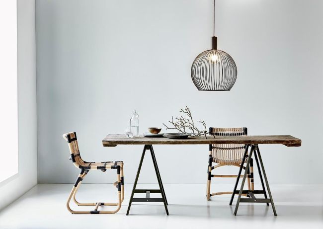 druciana lampa w stylu skandynawskim, ażurowa kula - aranżacja jadalnia