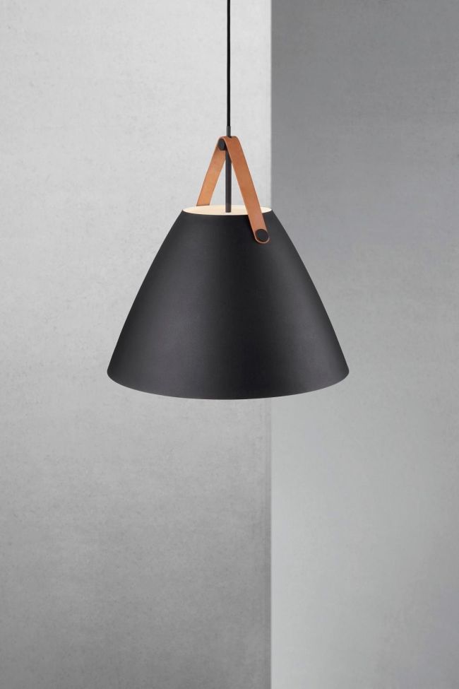 nowoczesna lampa z matowym, czarnym kloszem