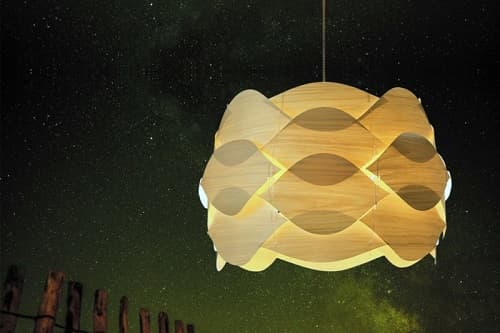 nowoczesna lampa wisząca ze sklejki, styl skandynawski