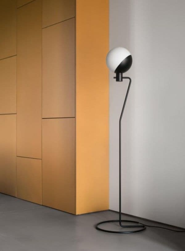 nowoczesna lampa podłogowa z minimalistycznym kloszem
