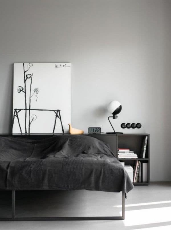 minimalistyczna lampa stołowa - aranżacja szara sypialnia